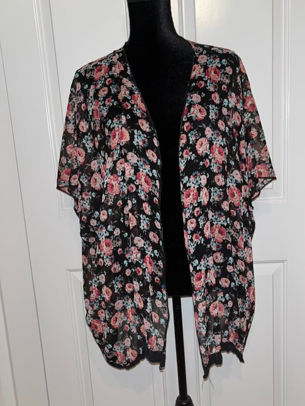 Floral Lightweight Kimono-Style Cardigan/ Cover-Up